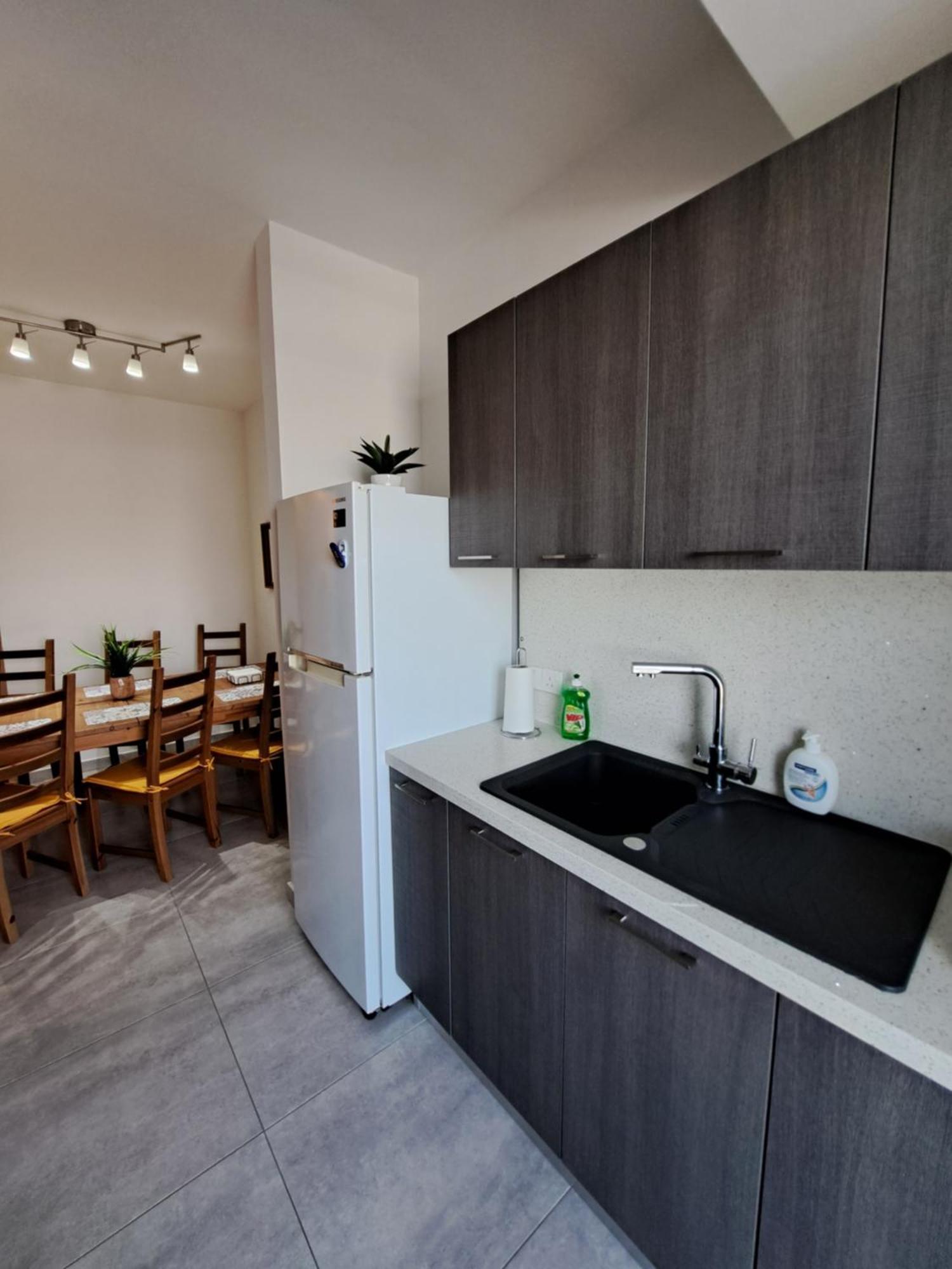 Albert'S Apartment St Lazarus 402 B - First Floor Larnaca Bagian luar foto