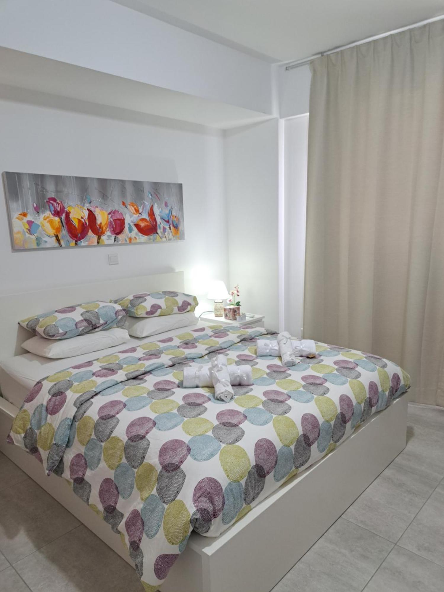 Albert'S Apartment St Lazarus 402 B - First Floor Larnaca Bagian luar foto