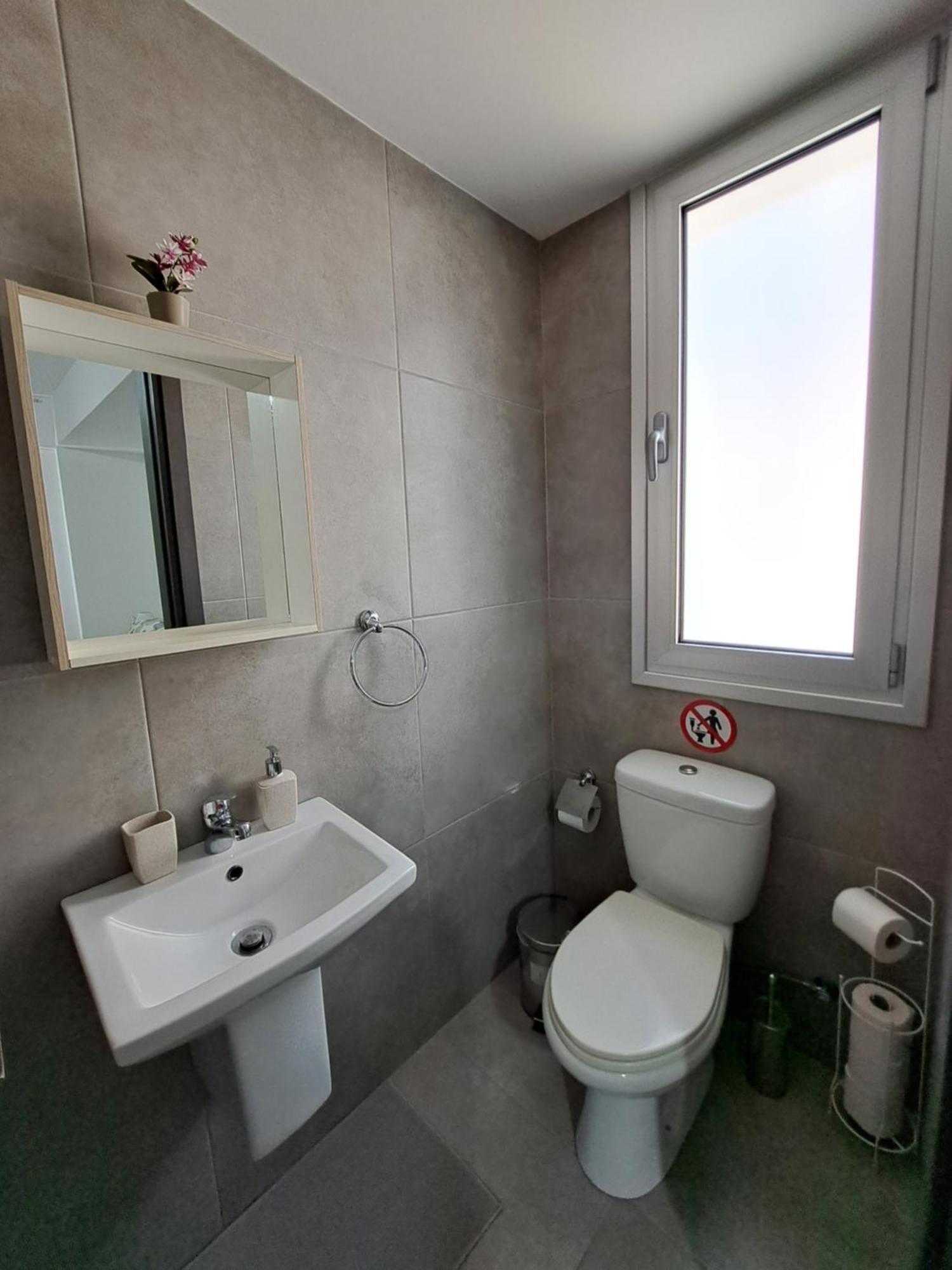 Albert'S Apartment St Lazarus 402 B - First Floor Larnaca Bagian luar foto